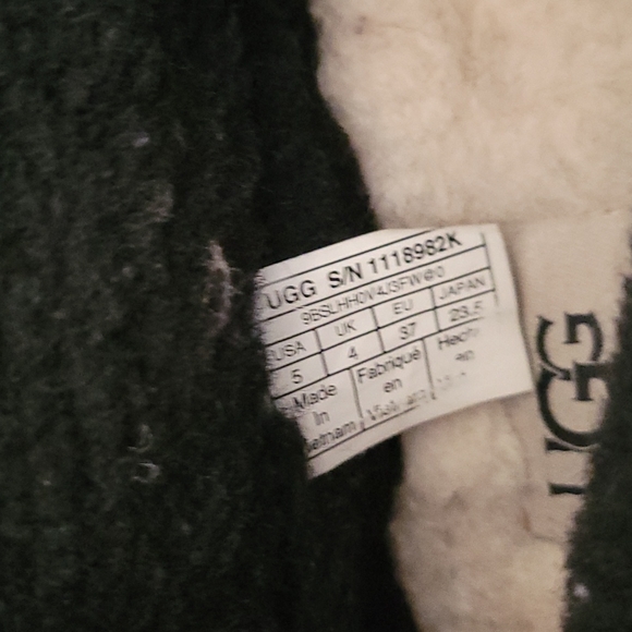 Great UGG moccasins worn 1 time indoors - Picture 2 of 6